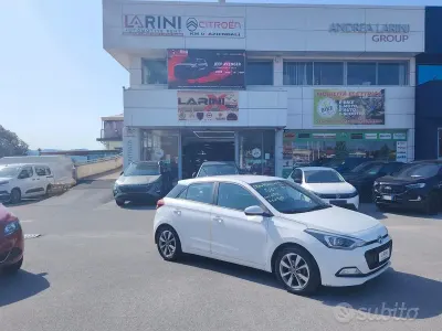 Usata Hyundai i20 Comfort 82 CV (60 kW) 2017 Bianco Utilitaria