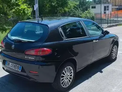 Usata Alfa Romeo 147 120 CV (88 kW) 2008 Nero Utilitaria