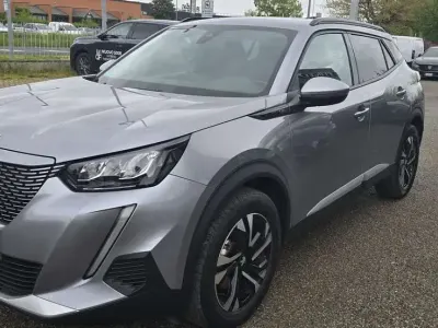 Usata Peugeot e-2008 Allure 100 kW (136 CV) 2021 Grigio SUV