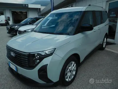 Usata Ford Tourneo Courier Titanium 125 CV (91 kW) 2024 Grigio Monovolume