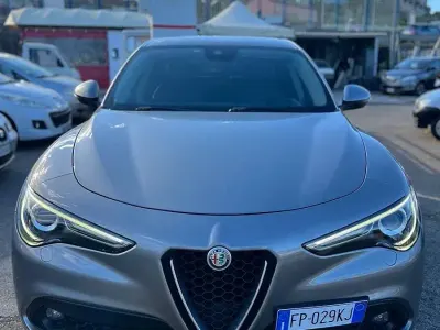Käytetty Alfa Romeo Stelvio 210 HP (154 kW) 2018 Harmaa Katumaasturi