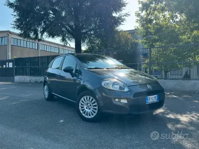 Brugt Fiat Punto Lounge 70 HK (51 kW) 2013 Grå Hatchback