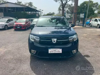 Usata Dacia Sandero Lauréate 90 CV (66 kW) 2017 Blu Berlina