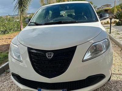 Usata Lancia Ypsilon 2015 Bianco Utilitaria