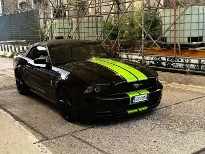 Usata Ford Mustang Premium Convertible 309 CV (227 kW) 2013 Nero Cabrio