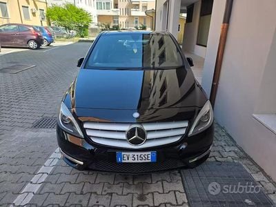 Gebraucht Mercedes B180 Premium 109 PS (80 kW) 2014 Schwarz Van / Kleinbus