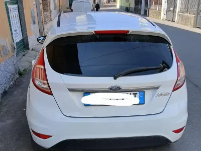 Usata Ford Fiesta Titanium 75 CV (55 kW) 2017 Bianco Berlina