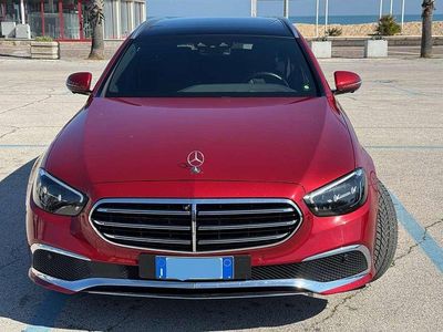 Usata Mercedes E220 Exclusive 200 CV (147 kW) 2022 Rosso Station wagon