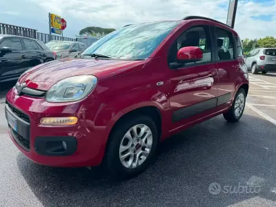 Usata Fiat Panda Lounge 69 CV (50 kW) 2012 Rosso Utilitaria