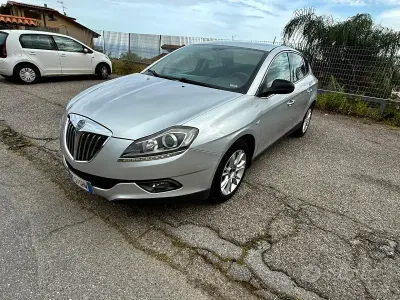 Begagnad Lancia Delta 120 HK (88 kW) 2009 Grå Halvkombi
