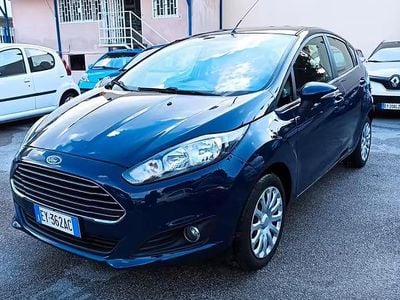 Usata Ford Fiesta 96 CV (70 kW) 2015 Blu Berlina