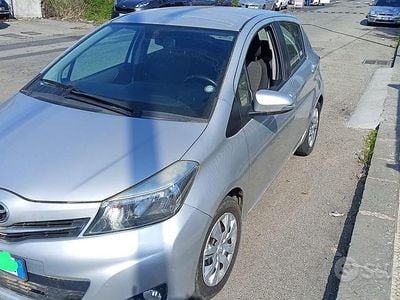 Usata Toyota Yaris 2013 Grigio Utilitaria