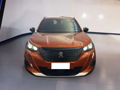 Usata Peugeot 2008 Allure 102 CV (75 kW) 2023 Arancione SUV