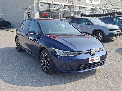 Usata VW Golf VIII Life 131 CV (96 kW) 2022 Blu/azzurro Berlina