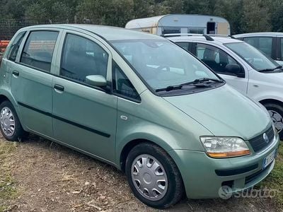 Begagnad Fiat Idea 70 HK (51 kW) 2006 Grön Minibuss