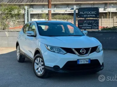 Usado Nissan Qashqai N-Vision 110 HP (80 kW) 2017 Branco SUV