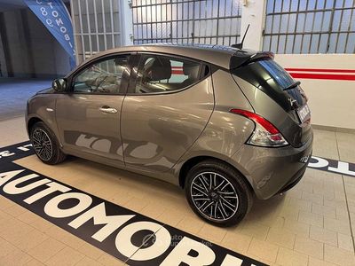 Usata Lancia Ypsilon Silver 69 CV (50 kW) 2023 Grigio Utilitaria