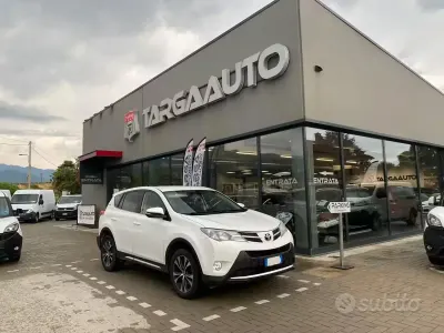 Usata Toyota RAV4 Lounge 124 CV (91 kW) 2014 Bianco SUV
