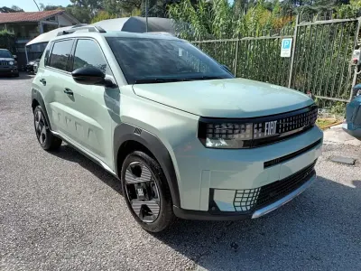 Nuova Fiat Grande Panda La Prima 101 CV (74 kW) 2025 Verde Utilitaria