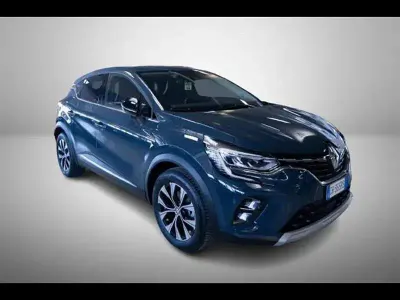 Usata Renault Captur Techno 145 CV (106 kW) 2023 Blu scuro SUV