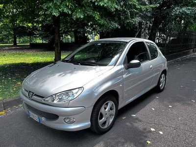 Usata Peugeot 206 109 CV (80 kW) 2006 Grigio Utilitaria