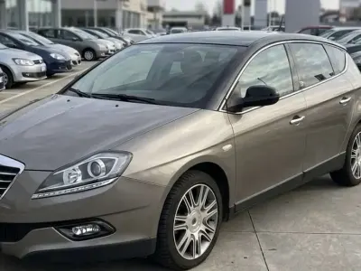 Usata Lancia Delta 120 CV (88 kW) 2013 Grigio Utilitaria