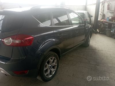 Usado Ford Kuga 140 CV (102 kW) 2012 Gris SUV