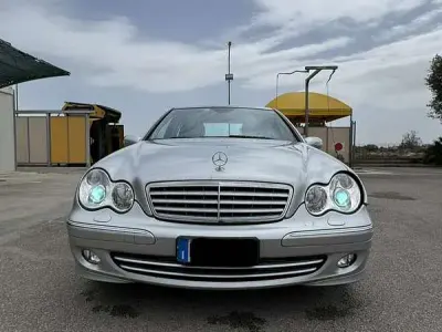 Second-hand Mercedes C220 Avantgarde 150 CP (110 kW) 2007 Berlinǎ