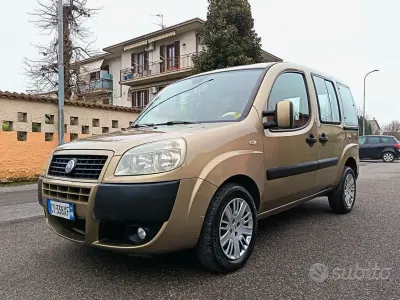 Usata Fiat Doblò 105 CV (77 kW) 2006 Giallo Monovolume