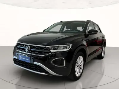 Usata VW T-Roc Life 110 CV (80 kW) 2023 Deep black perlato SUV