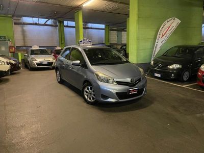 usata Toyota Yaris 1.0 3 porte Lounge Neopatentati