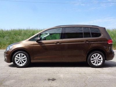 Begagnad VW Touran 150 HK (110 kW) 2018 Grå Minibuss