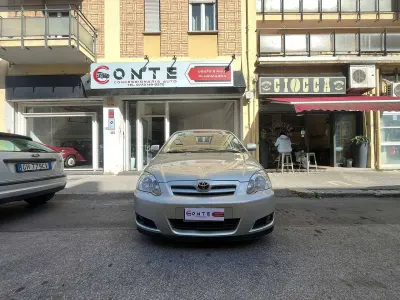 Usata Toyota Corolla 90 CV (66 kW) 2006 Grigio Berlina