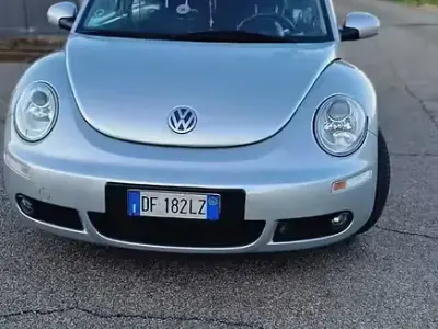 Usata VW New Beetle 105 CV (77 kW) 2006 Grigio Utilitaria