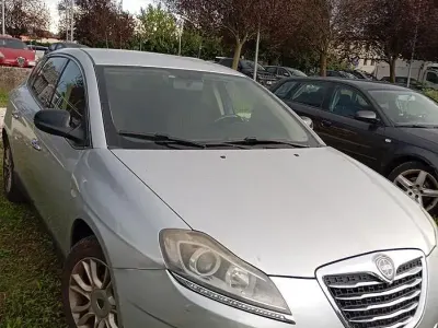 Usata Lancia Delta Gold 105 CV (77 kW) 2013 Grigio Utilitaria