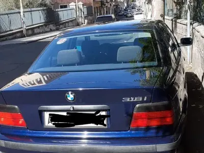 Usata BMW 318 115 CV (84 kW) 1996 Blu Berlina