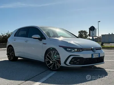 Käytetty VW Golf VIII GTI 245 HP (180 kW) 2021 Valkoinen Sedan