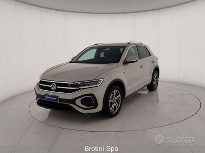 Usata VW T-Roc R-line 110 CV (80 kW) 2023 Grigio metallizzato SUV