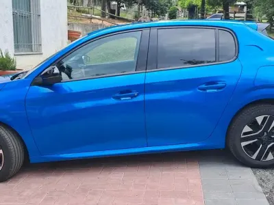 Usata Peugeot 208 101 CV (74 kW) 2024 Utilitaria