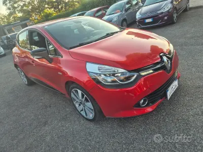 Usado Renault Clio IV 90 CV (66 kW) 2015 Rojo Berlina