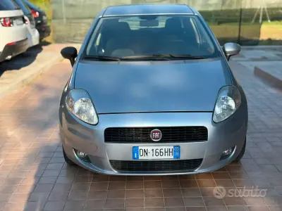Usata Fiat Grande Punto Dynamic 77 CV (56 kW) 2008 Grigio Utilitaria