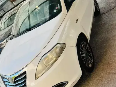 Usata Lancia Ypsilon 95 CV (69 kW) 2011 Bianco Utilitaria
