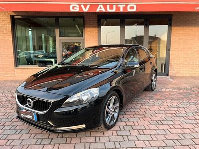 Usata Volvo V40 Momentum 120 CV (88 kW) 2018 Nero Berlina