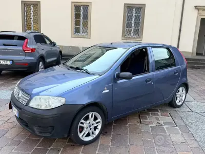 Usata Fiat Punto 69 CV (50 kW) 2005 Bluazzurro Utilitaria