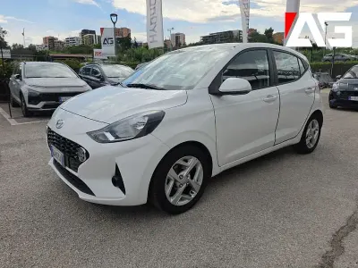 Usata Hyundai i10 67 CV (49 kW) 2023 Bianco Utilitaria