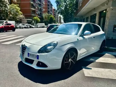 Usata Alfa Romeo Giulietta Quadrifoglio Verde 235 CV (172 kW) 2012 Bianco Utilitaria