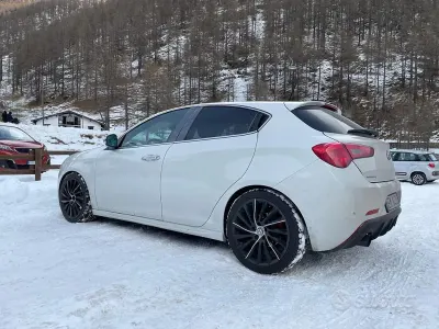 Käytetty Alfa Romeo Giulietta 140 HP (102 kW) 2012 Viistoperä