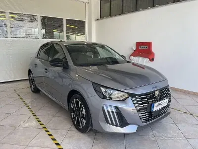 Usata Peugeot 208 Allure 102 CV (75 kW) 2025 Grigio Utilitaria