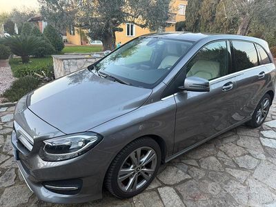 Usata Mercedes B200 2018 Grigio Monovolume