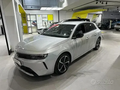 Usata Opel Astra Elegance 131 CV (96 kW) 2023 Grigio Utilitaria